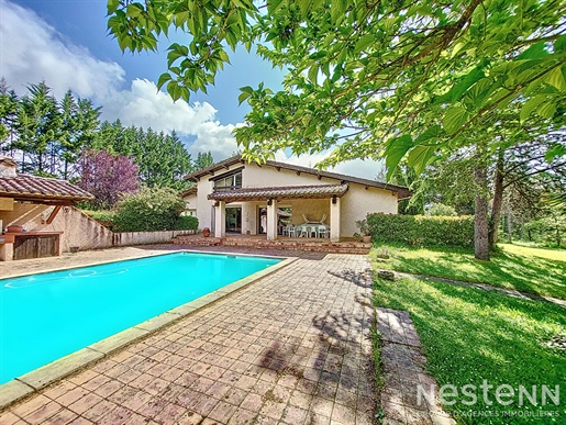 For Sale House of 210 m² with swimming pool, garage and wooded park at the gates of Condom