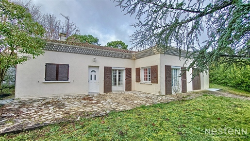 For Sale Single storey house of 128 m² with three bedrooms, terrace, garden and garage