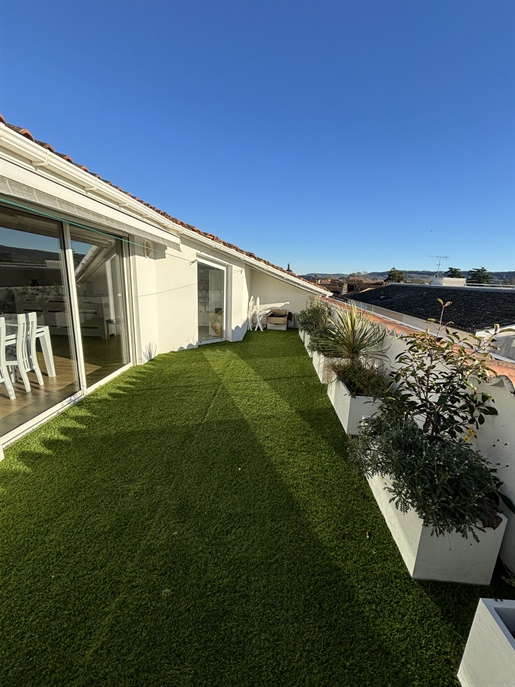 Apartment with terrace and parking space