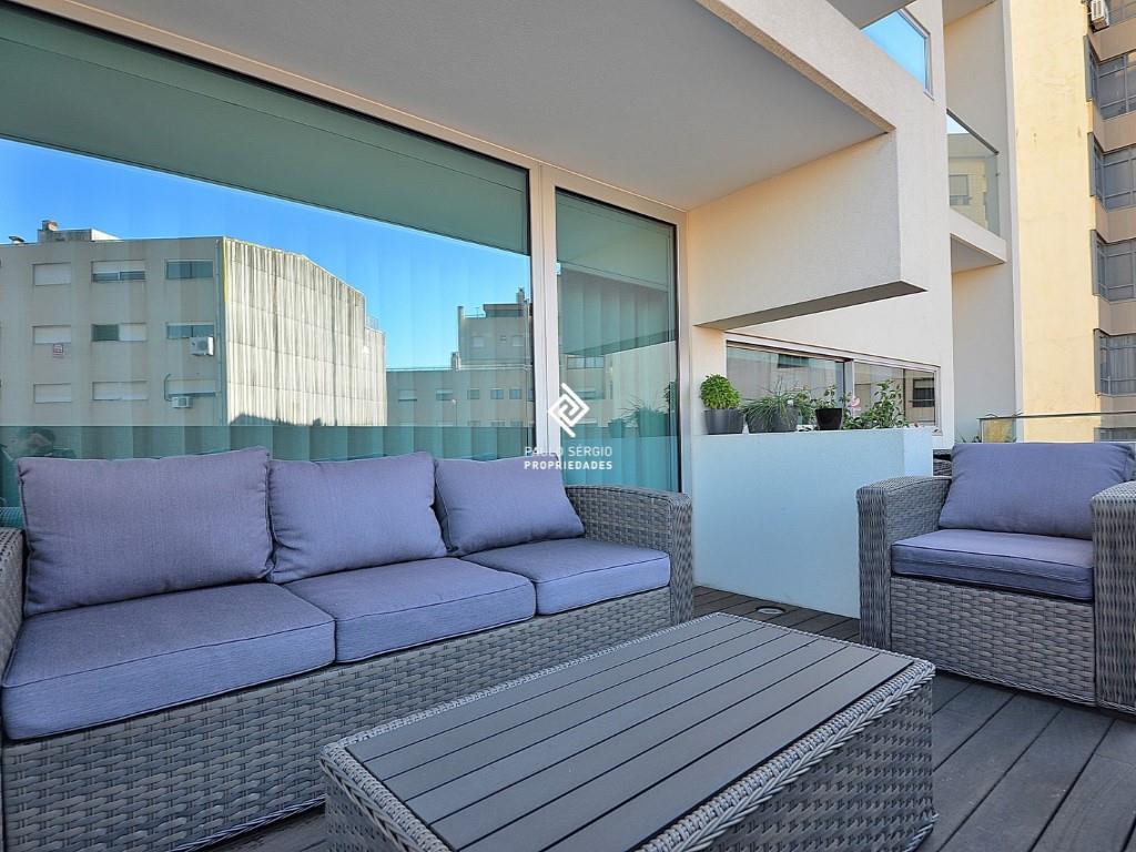 Fabulous 4 bedroom apartment with 299m2, next to El Corte Inglês, 5 minutes from the city of Porto