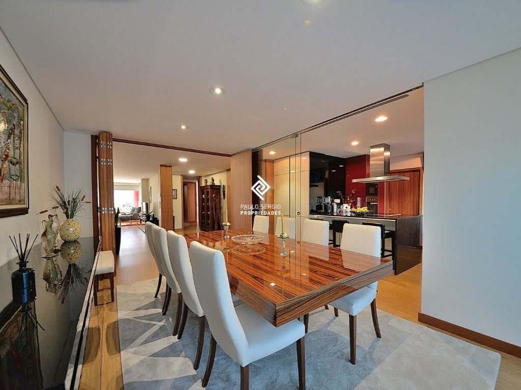 Fabulous 4 bedroom apartment with 299m2, next to El Corte Inglês, 5 minutes from the city of Porto