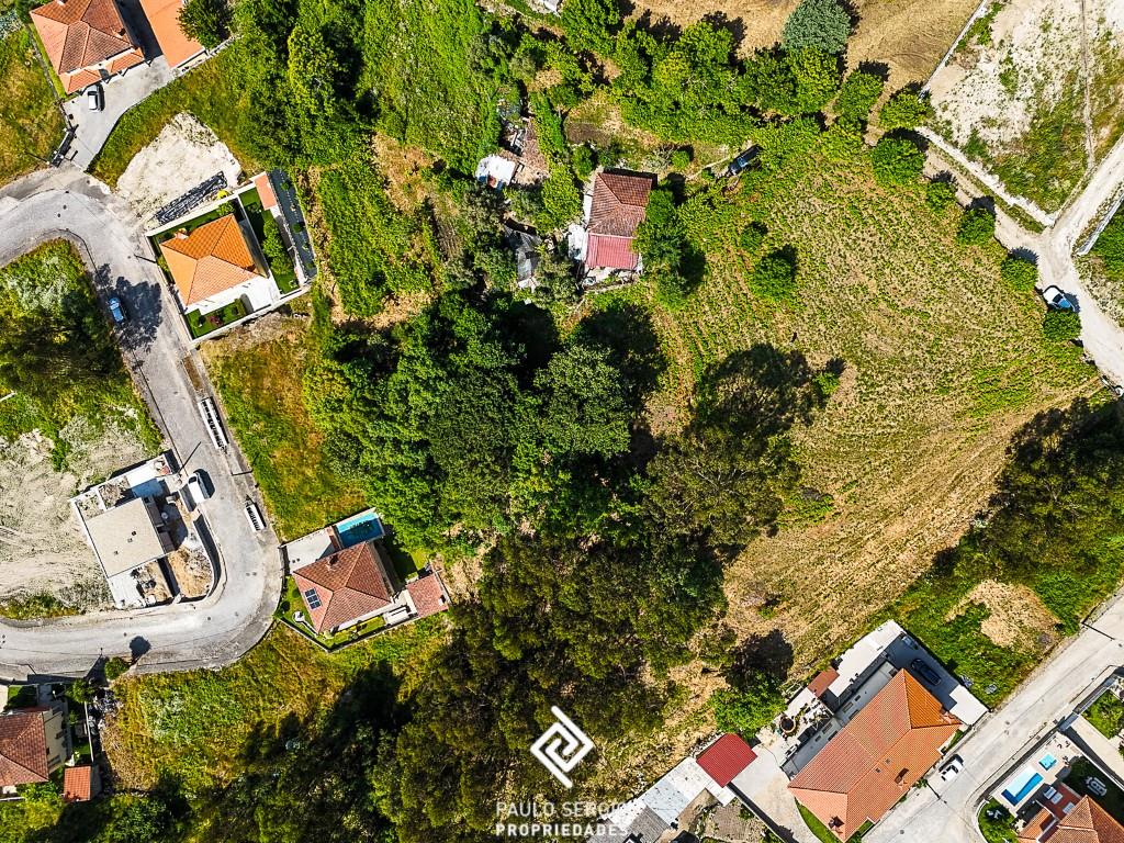 Gran terreno en Póvoa de Lanhoso con vistas panorámicas al Castillo de Lanhoso y a la cima de São Ma