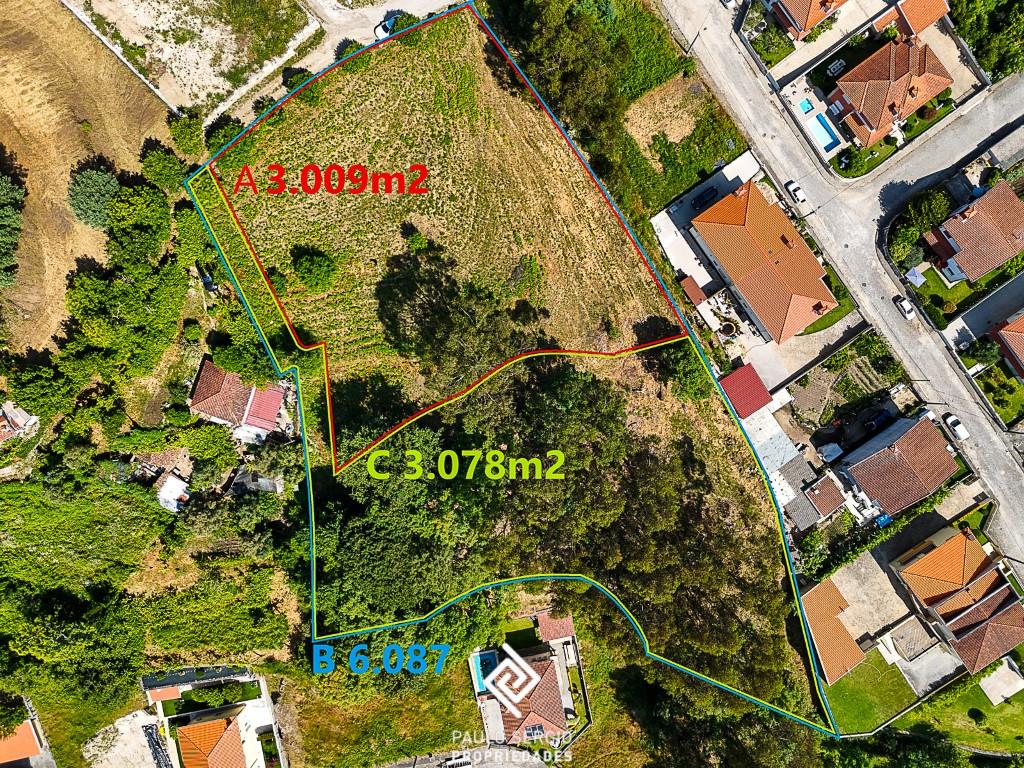 Gran terreno en Póvoa de Lanhoso con vistas panorámicas al Castillo de Lanhoso y a la cima de São Ma
