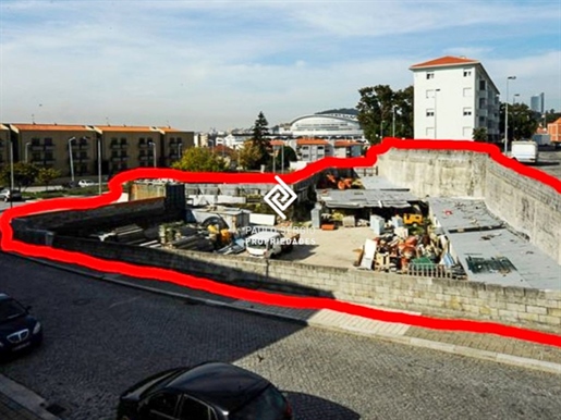 Land located in the city of Porto, intended for building construction