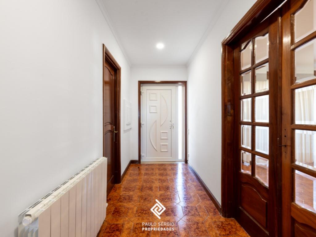 Moradia independente T4 com jardim em Canedo, Santa Maria da Feira