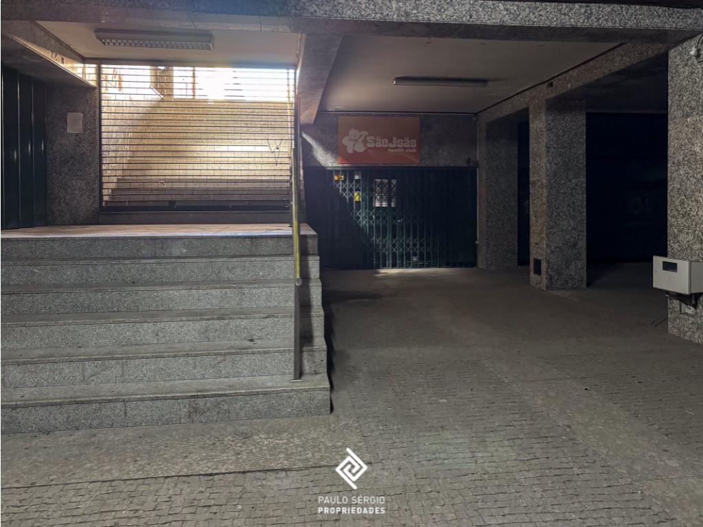 Unique Investment Opportunity - Commercial Space with 1,099 m² in São João da Madeira