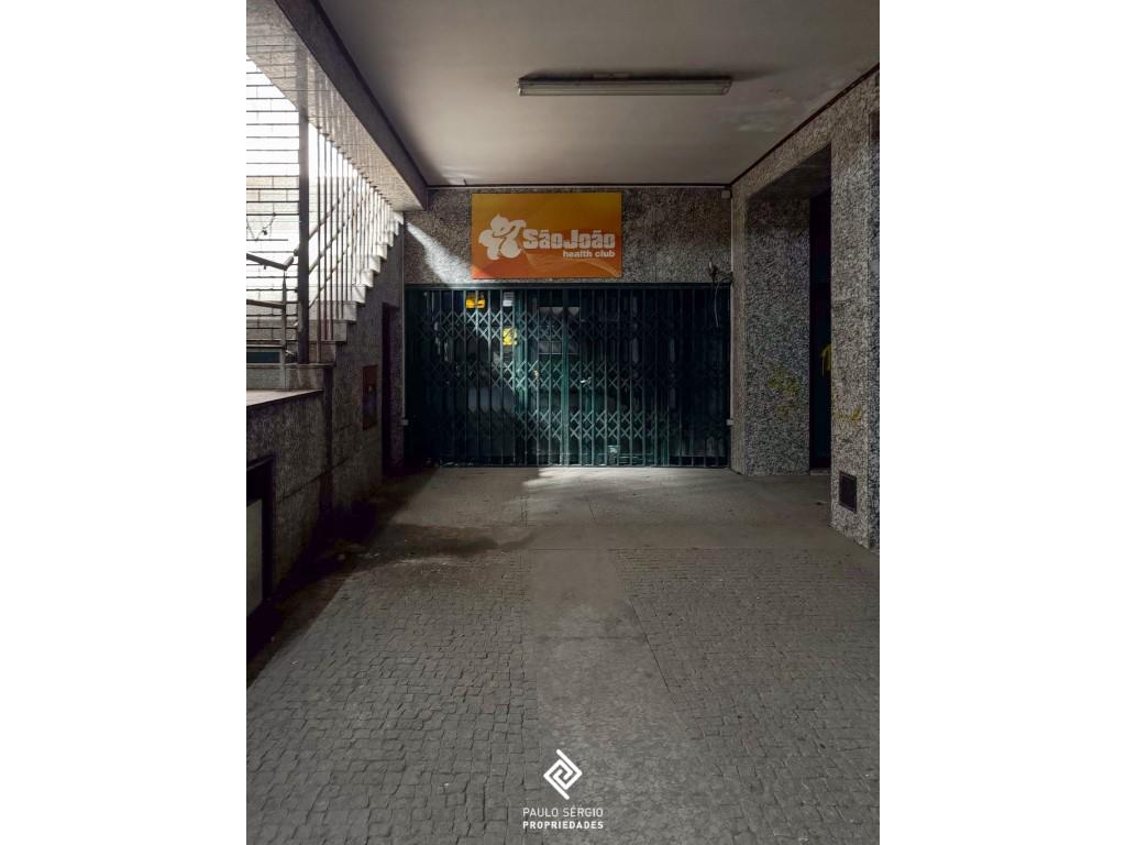 Unique Investment Opportunity - Commercial Space with 1,099 m² in São João da Madeira