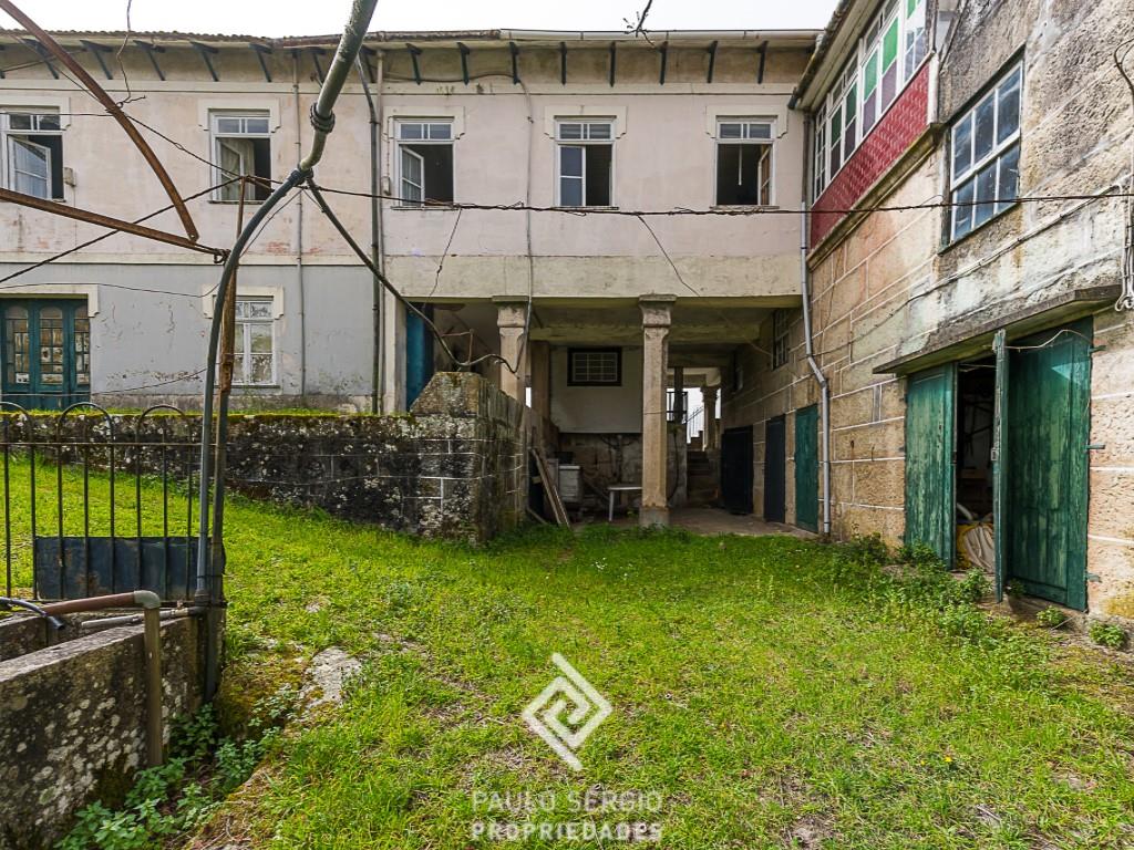 Farm to rehabilitate in the region of Marco de Canaveses