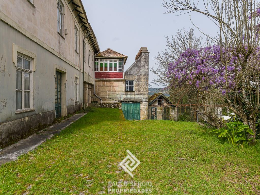 Farm to rehabilitate in the region of Marco de Canaveses