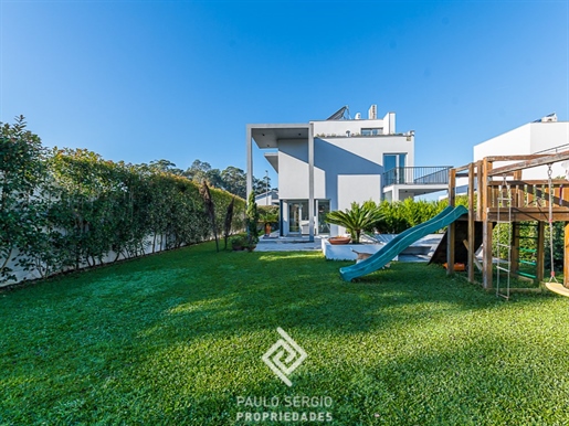 4 bedroom villa with pool near the beach of Vila Nova Gaia