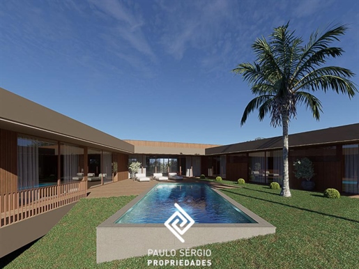 Luxury 4-bedroom single storey house with pool 5 minutes from the center of Santa Maria da Feira.