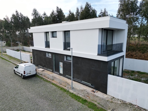 Modern 4 bedroom villa in residential area Anta Espinho