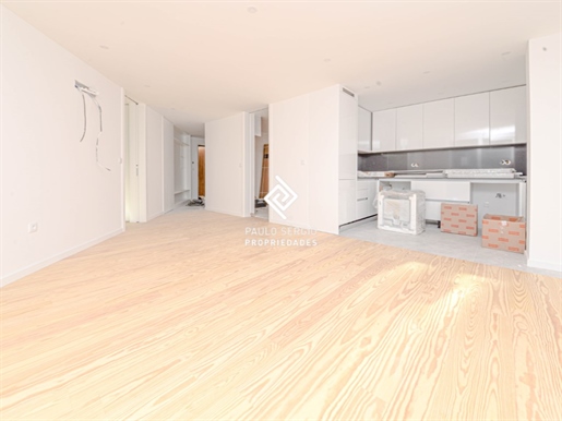 New 1-bedroom apartment with balcony in Vila Nova de Gaia City located 150m from Avenida da Repúblic