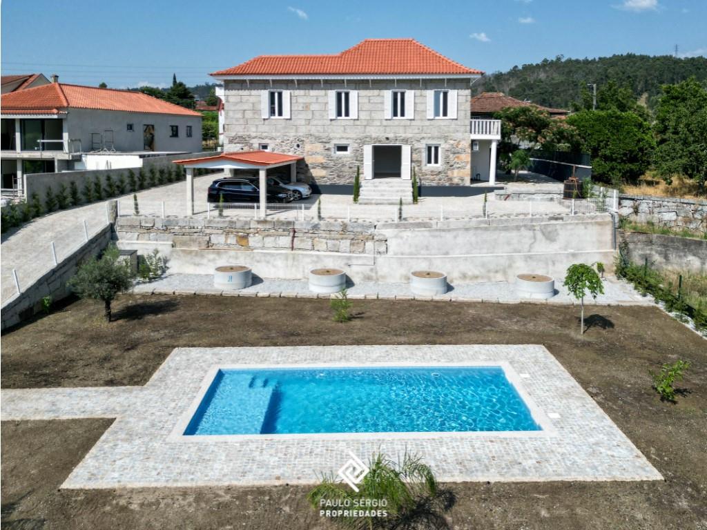 1920S villa located in Felgueiras