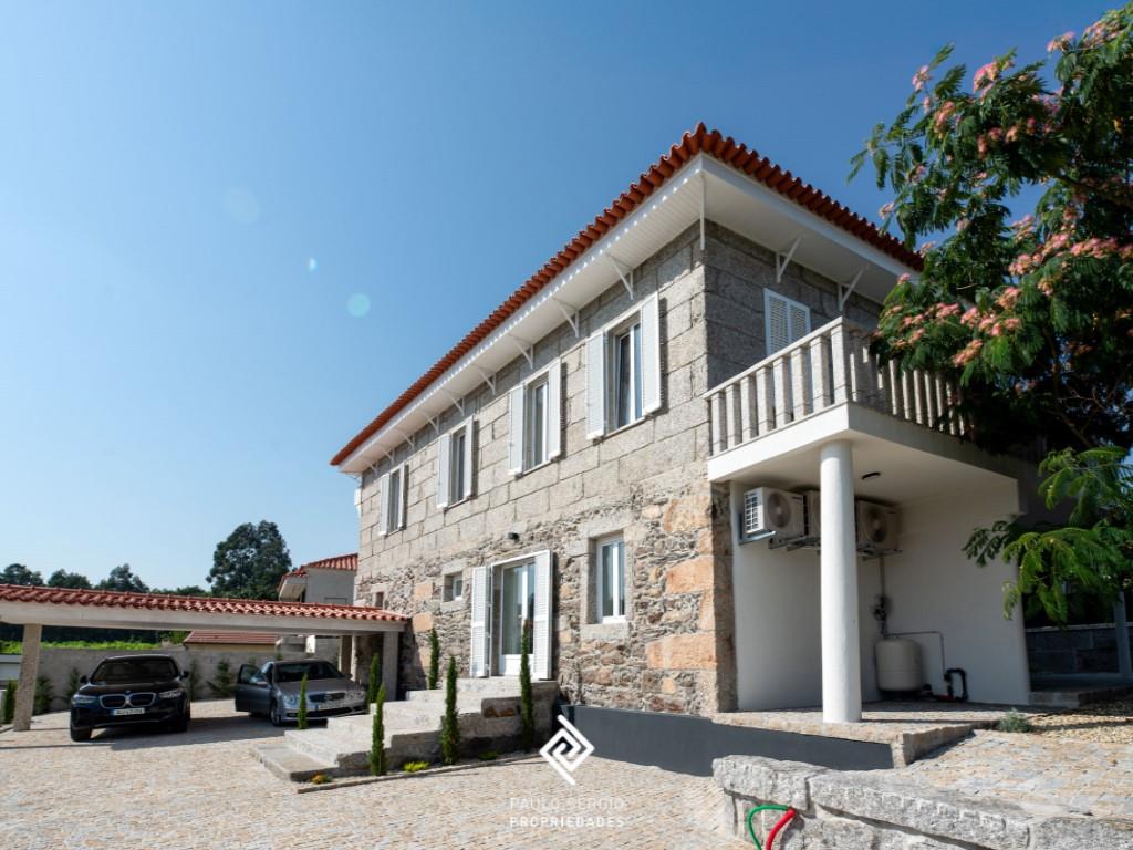 1920S villa located in Felgueiras