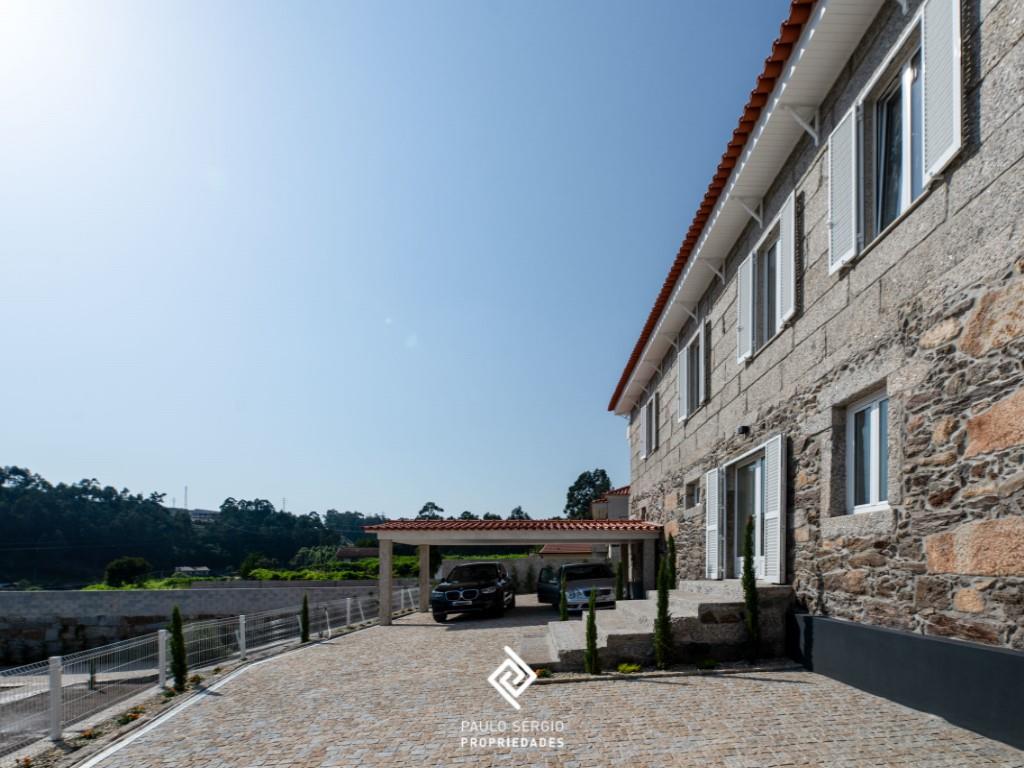 1920S villa located in Felgueiras