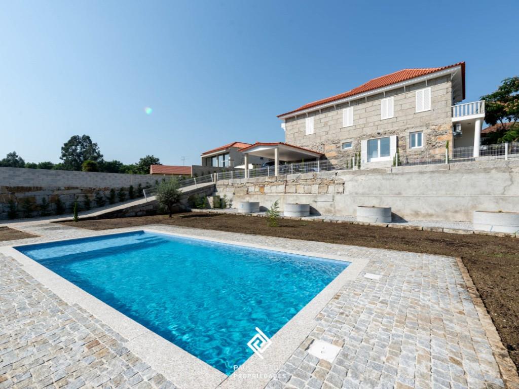 1920S villa located in Felgueiras