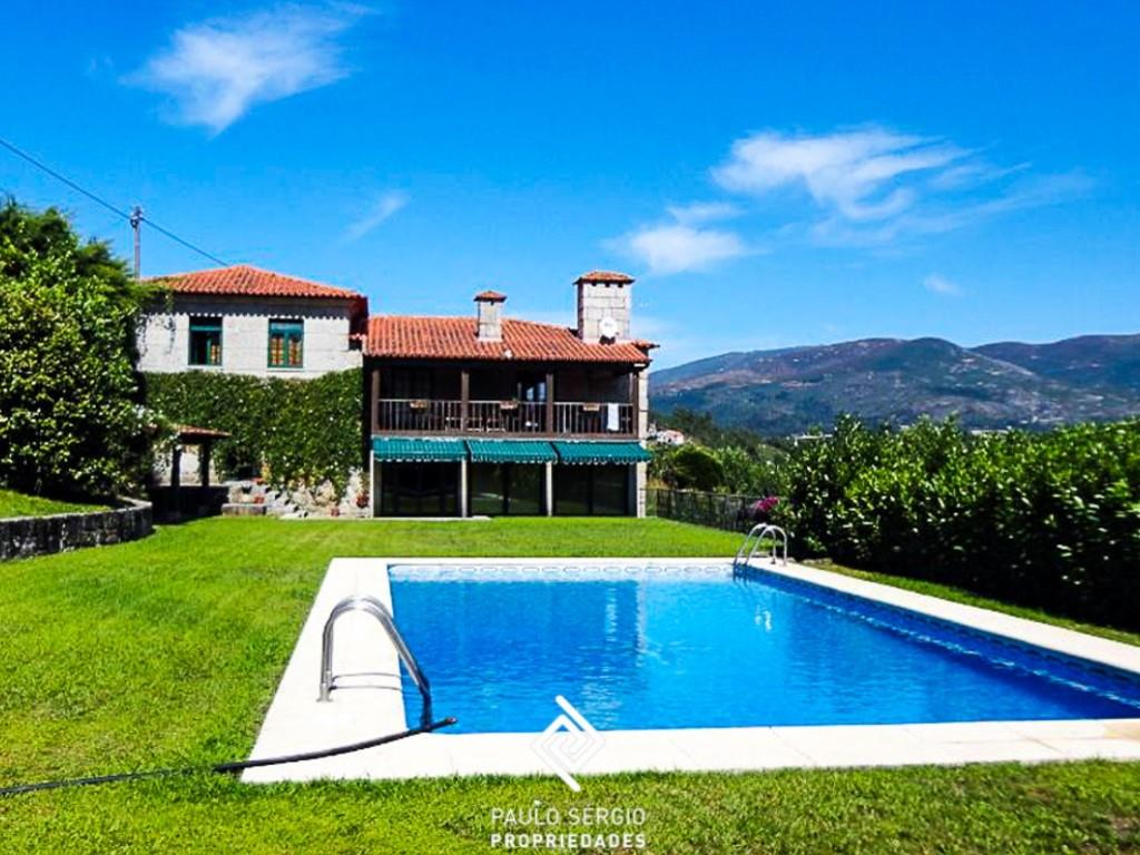 6 bedroom house with swimming pool located in Amarante