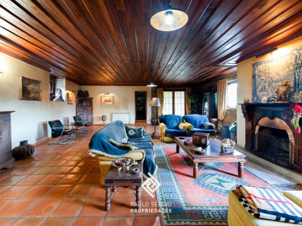 6 bedroom house with swimming pool located in Amarante