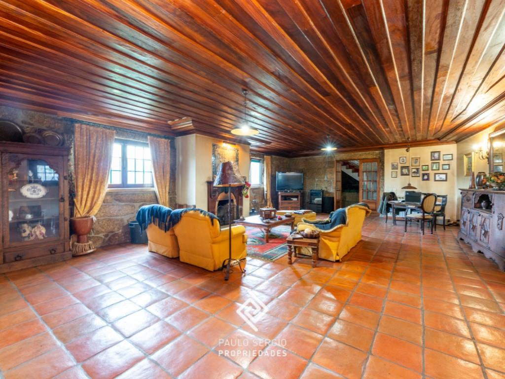 6 bedroom house with swimming pool located in Amarante