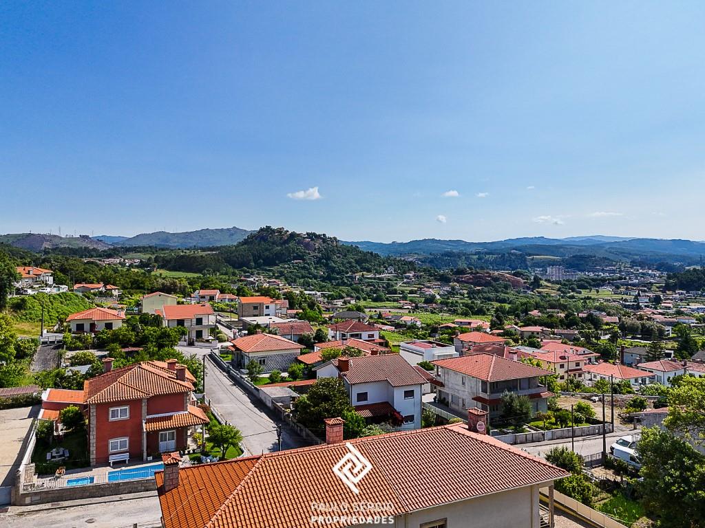 Large plot of land in Póvoa de Lanhoso with panoramic views of Lanhoso Castle and the São Mamede hil