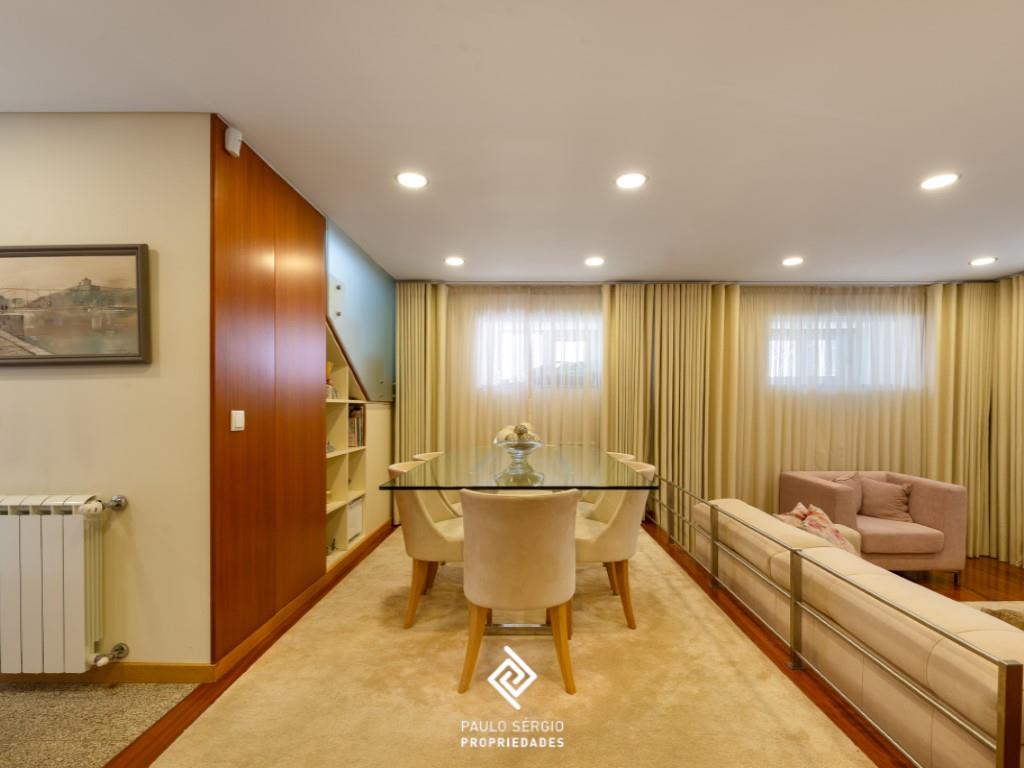 Moderne Villa mit 3 Schlafzimmern und Pool im Zentrum von Espinho