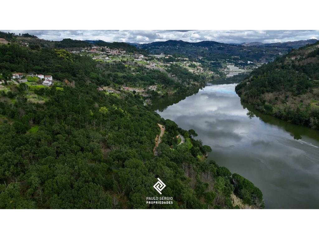 For sale 22,000m² of Land in the Douro Region. Previously Approved Project for Seven Local Accommoda
