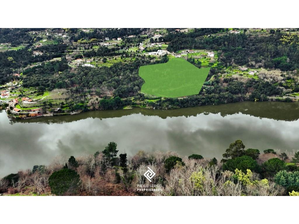 For sale 22,000m² of Land in the Douro Region. Previously Approved Project for Seven Local Accommoda