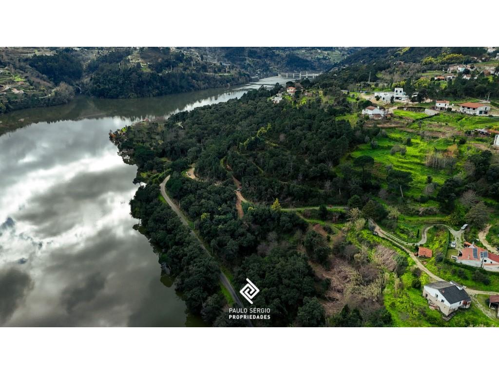 For sale 22,000m² of Land in the Douro Region. Previously Approved Project for Seven Local Accommoda