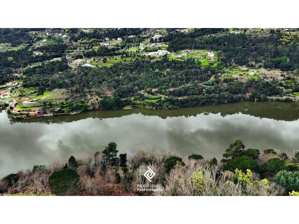 For sale 22,000m² of Land in the Douro Region. Previously Approved Project for Seven Local Accommoda