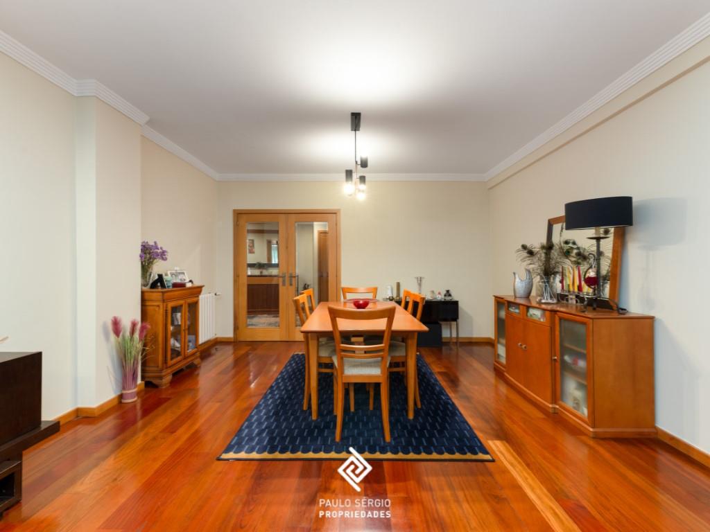 Luxuriöse 3-Zimmer-Wohnung in der prestigeträchtigen 'Plaza Gated Condominium' in Mafamude - Vila No