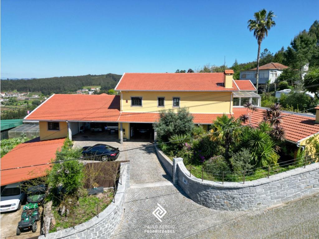 House in Castelo de Paiva with 1100m² of land