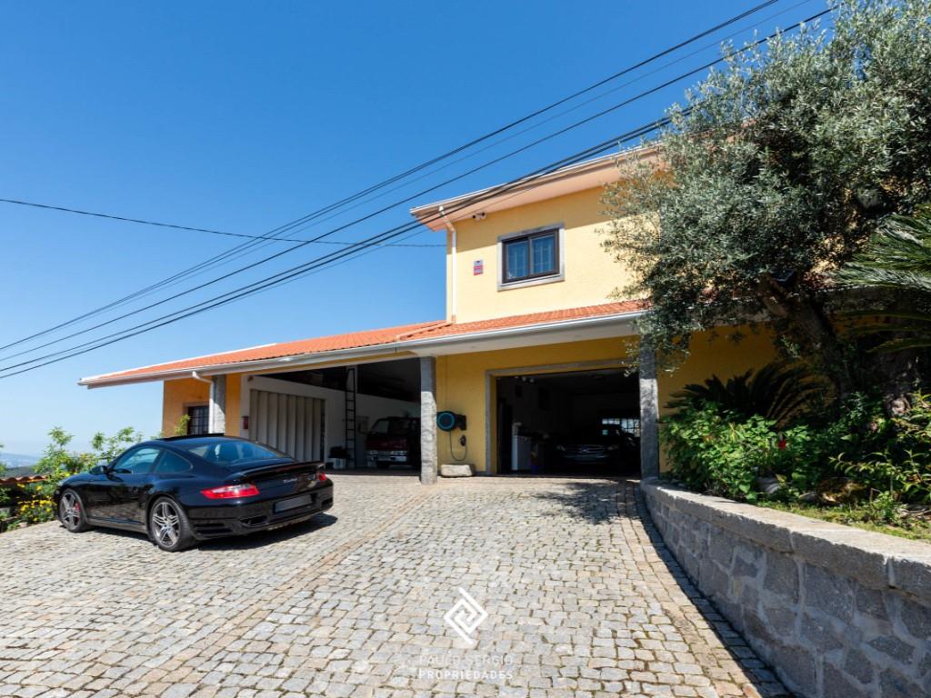 House in Castelo de Paiva with 1100m² of land