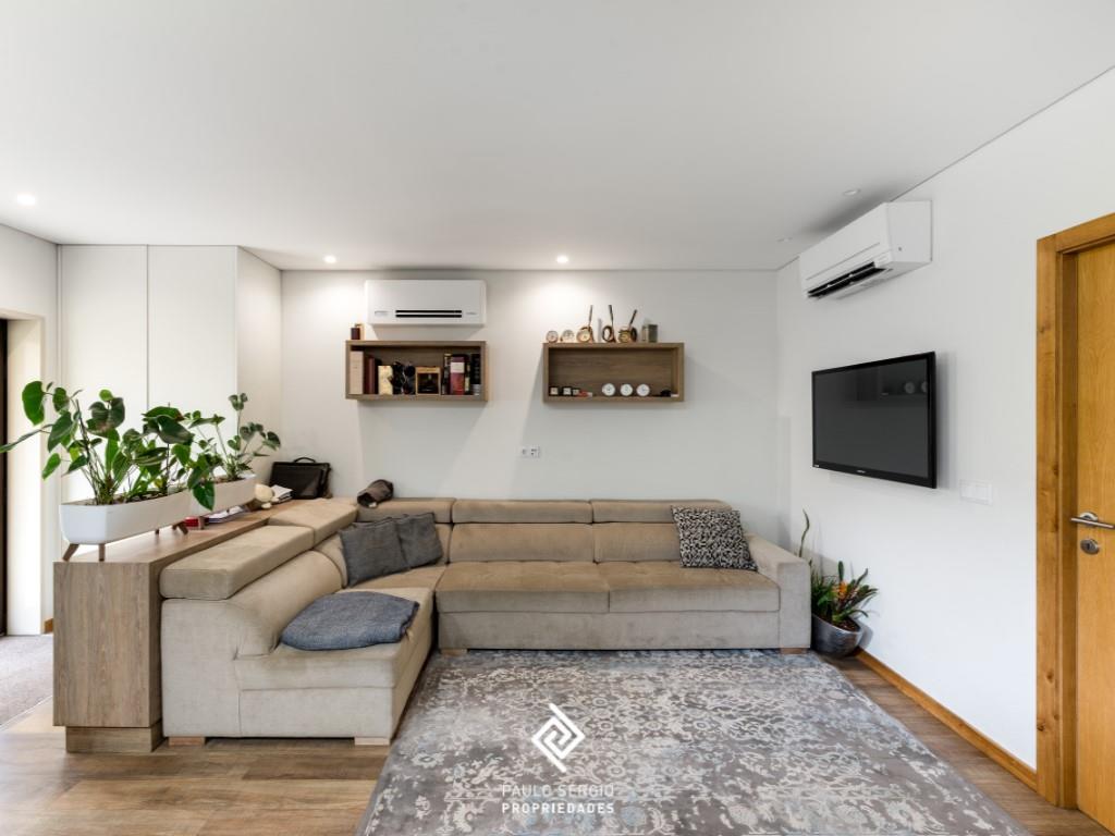 House in Castelo de Paiva with 1100m² of land