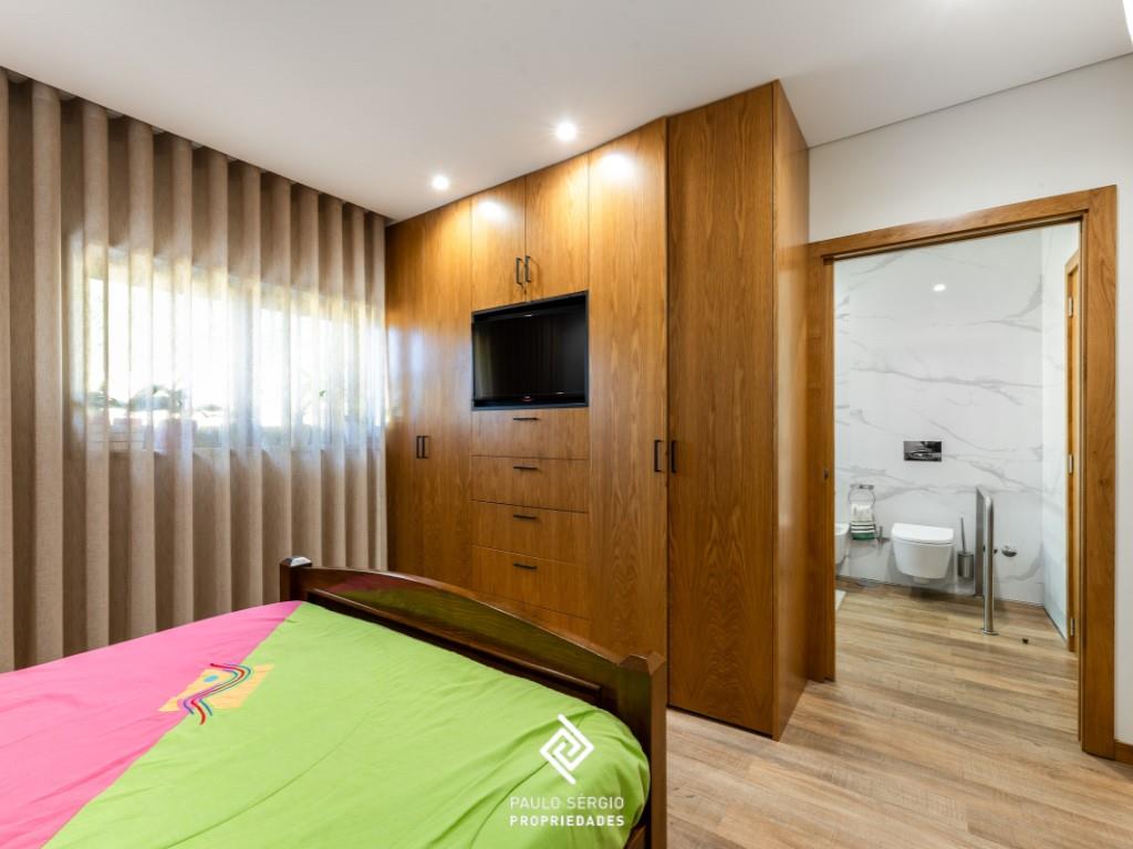 House in Castelo de Paiva with 1100m² of land