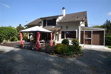 Extremely well presented fully renovated house with large enclosed garden of 5680m²