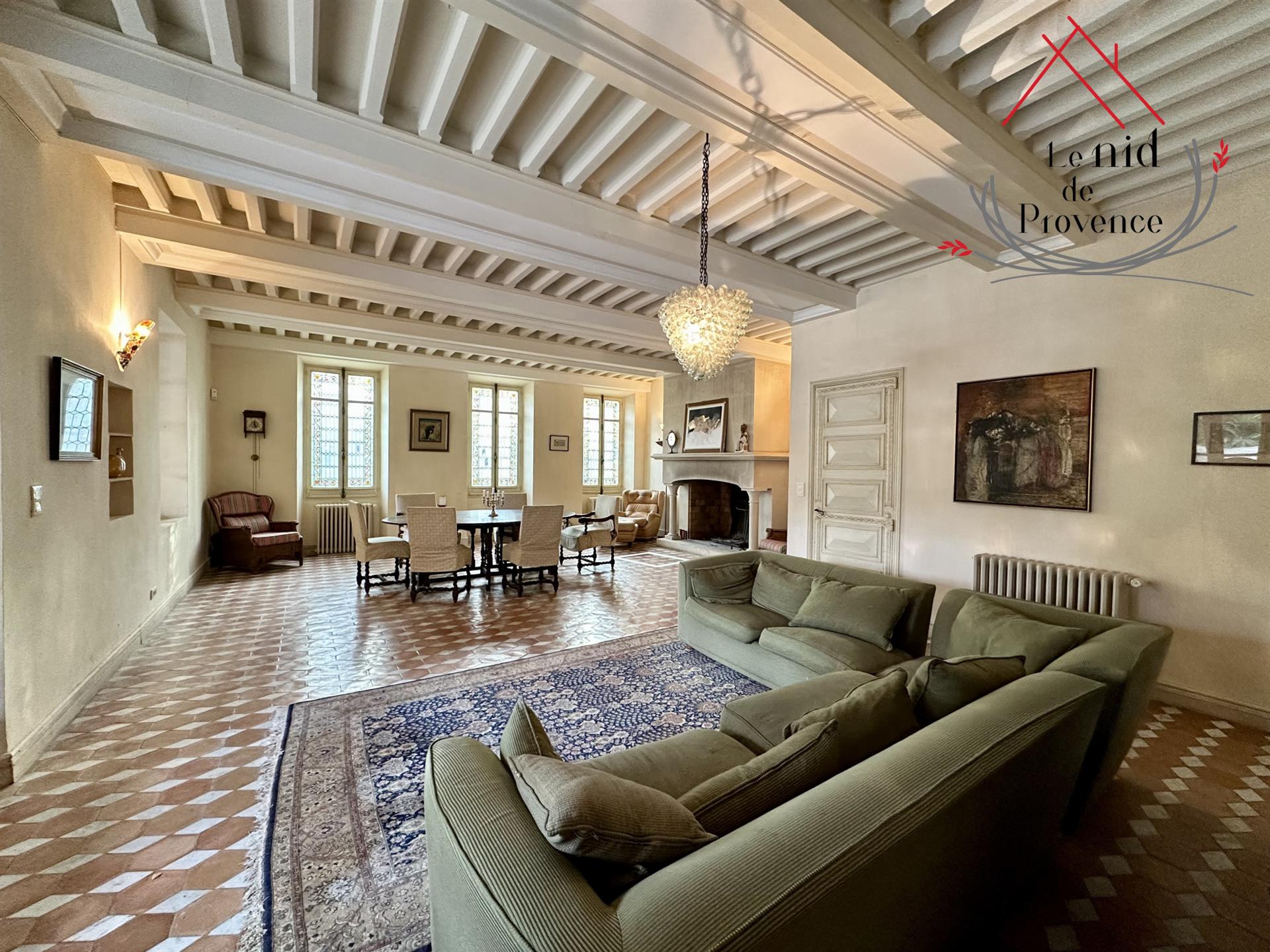 Prestigious residence in the city center of Orange