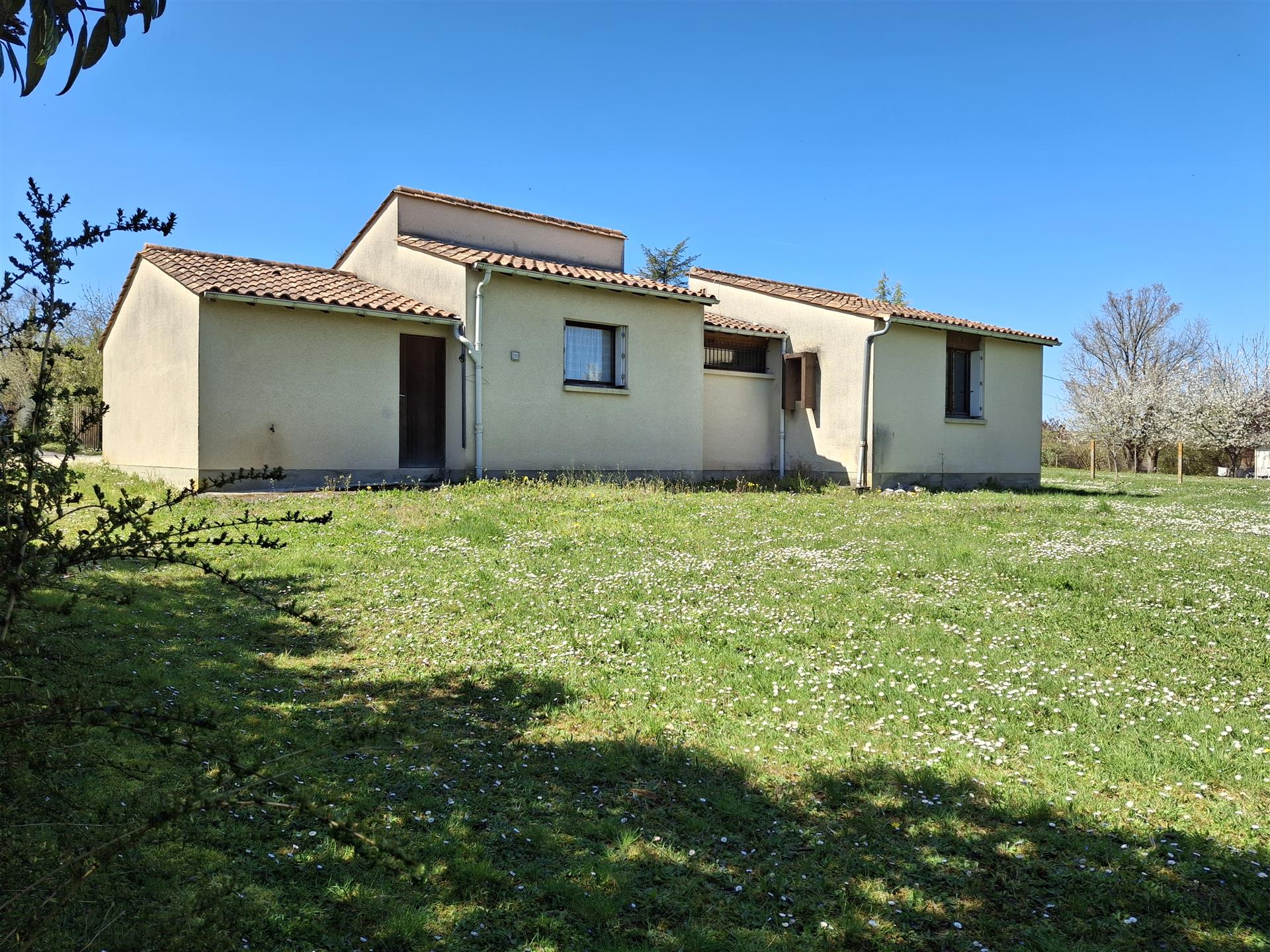 A short 5-minute walk from the centre of Issigeac