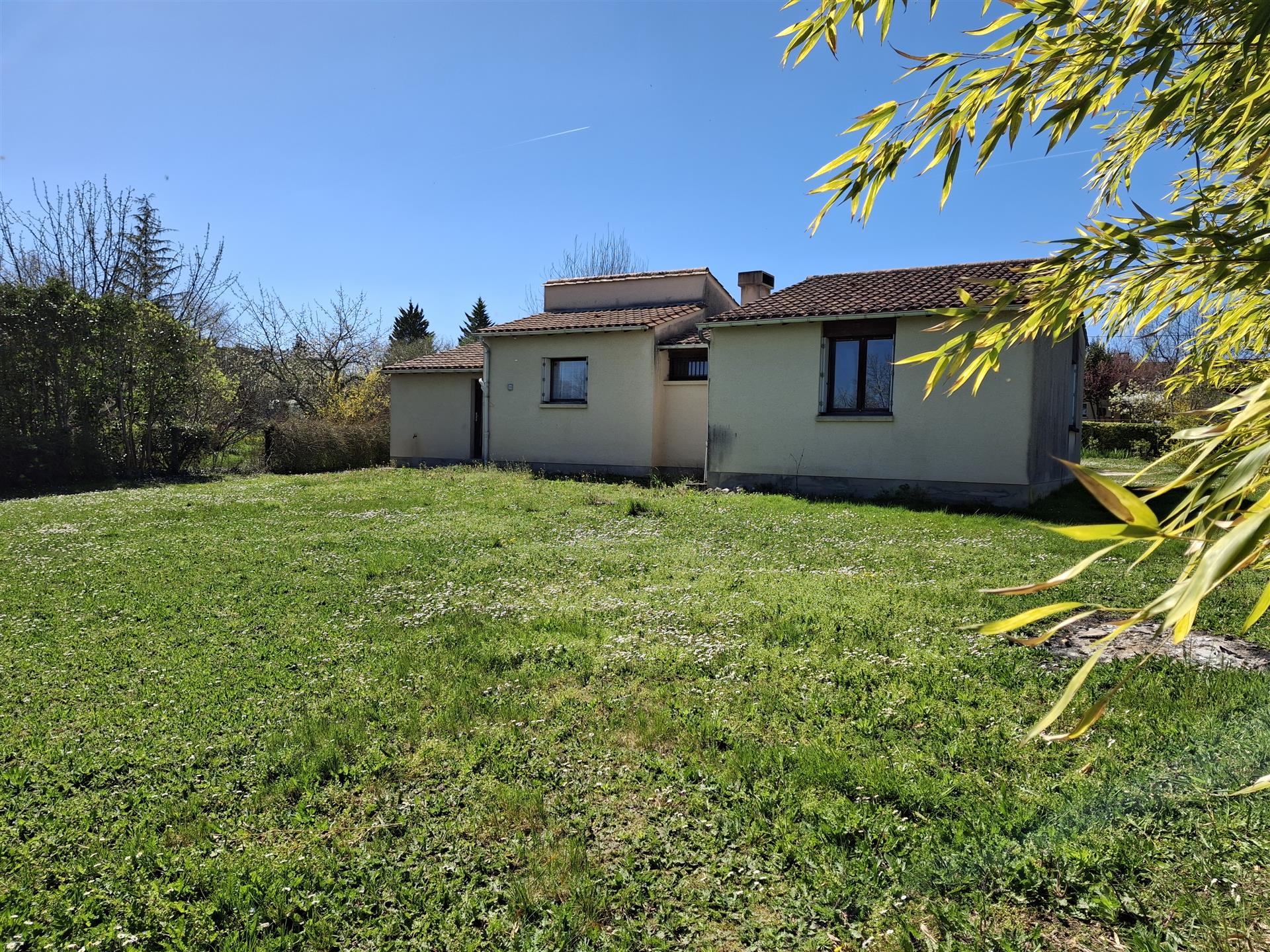 A short 5-minute walk from the centre of Issigeac