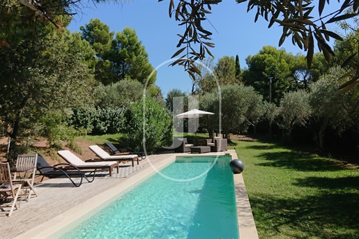 Beautiful villa for sale near the golf course in Mouriès
