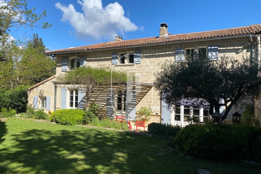 15Th century farmhouse for sale in Barbentane, at the foot of th