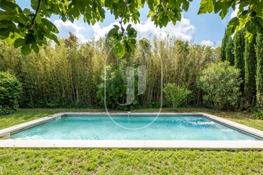 Farmhouse with swimming pool for sale in Mouriès