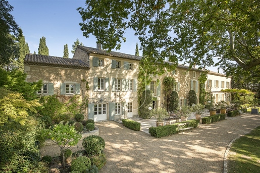 Exceptional 18th century property for sale in Saint-Rémy-de-Prov