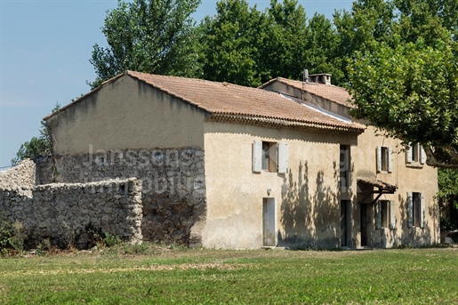 Casale del 19 ° secolo da ristrutturare in vendita a Noves
