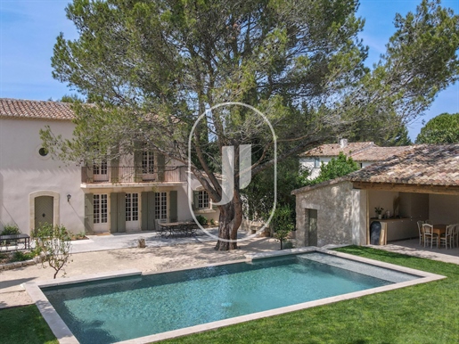 Completely renovated bastide for sale near the center of the vil