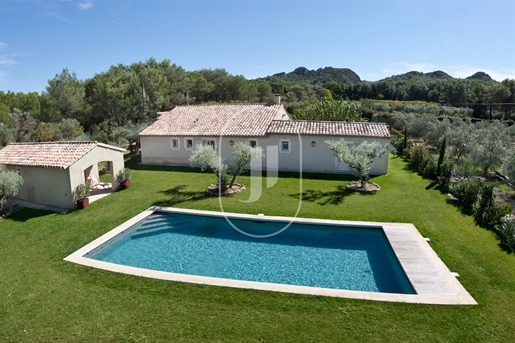Mas for sale in Saint-Rémy-de-Provence, in a sought-after reside