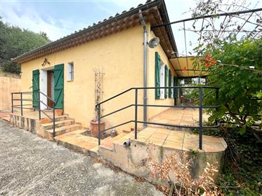 House with beautiful views of the heights of Cotignac