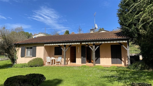Bungalow near Chalais, 3 bedrooms, large garden with lake and vast outbuilding.