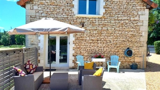 Charente, Stone Cottage, Restored, 4 bedrooms, Gîte, Chateaux Village of Marthon