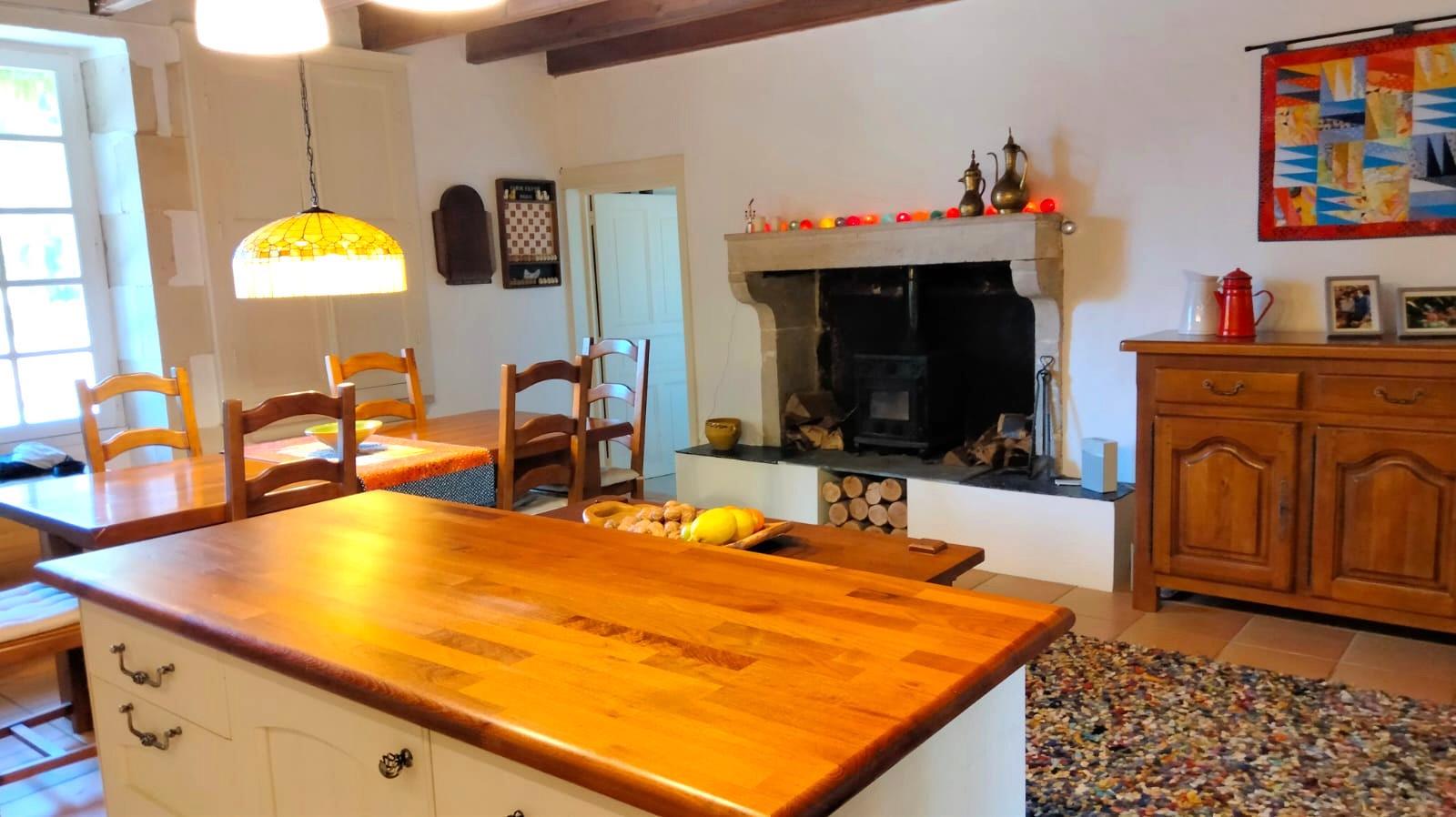 Charmante Maison en Pierre, Piscine, Dépendances, Emplacement Calme